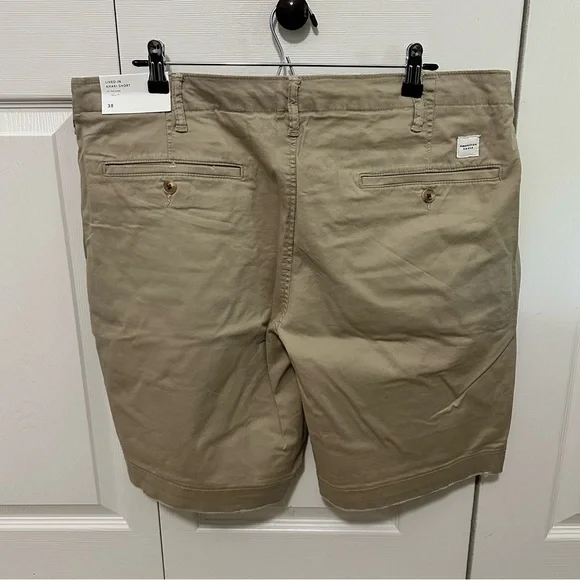 American Eagle Lived-In Khaki Chino Shorts At the Knee in Tan Size 38 NWT - Picture 2 of 5